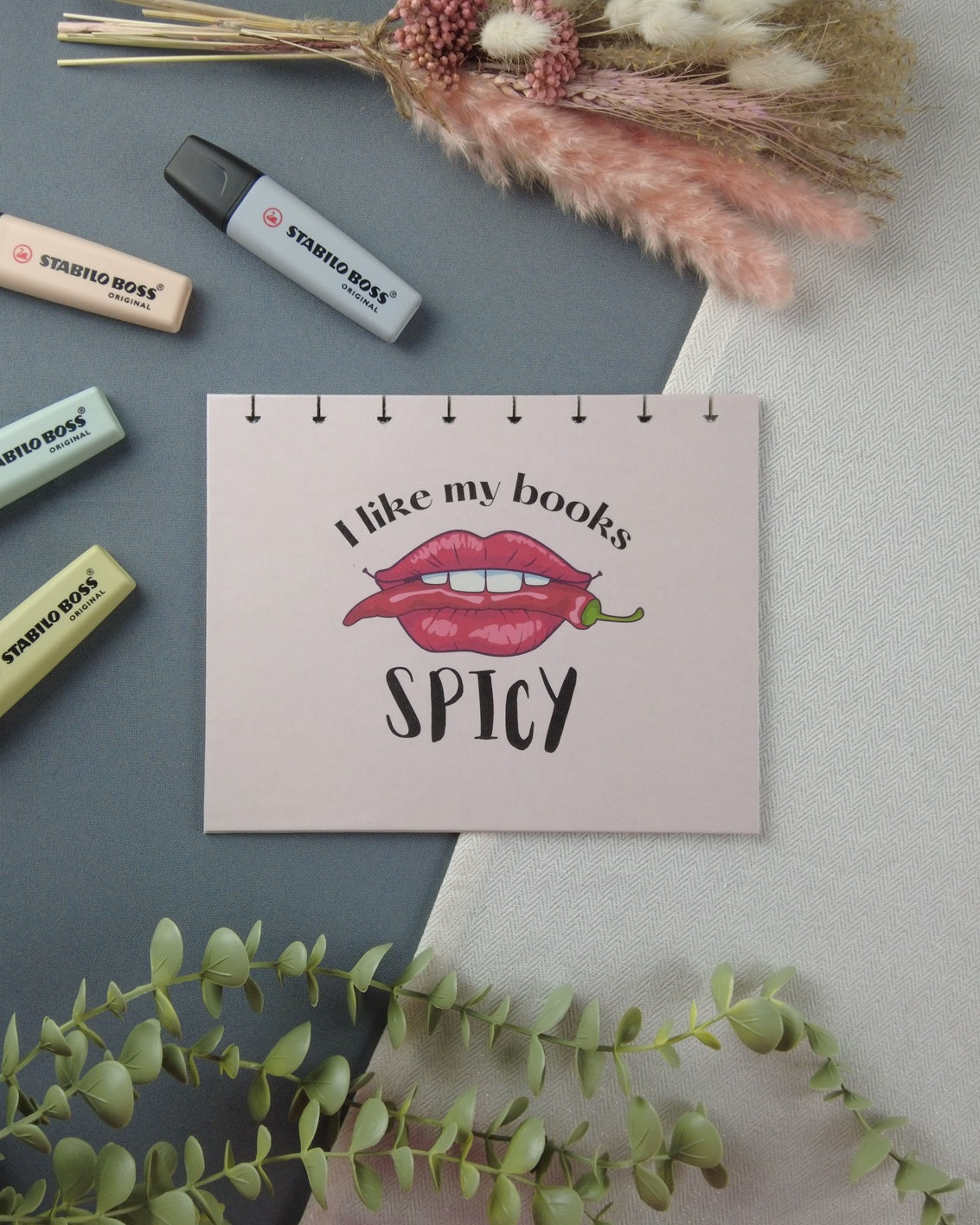 ilikemybooksspicy-carnetdelecture-carnetrechargeable-couvertureatoma-lapapeteriedemarie.1