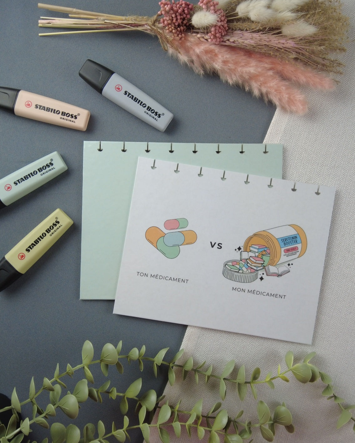 monmedicament-carnetdelecture-carnetrechargeable-couvertureatoma-lapapeteriedemarie.2